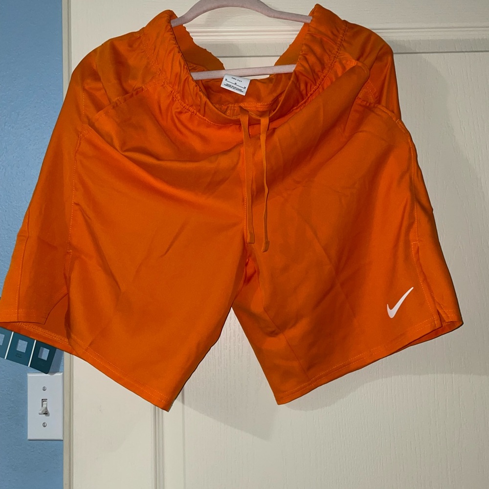NIKE NWOT Nike dry-fit Medium